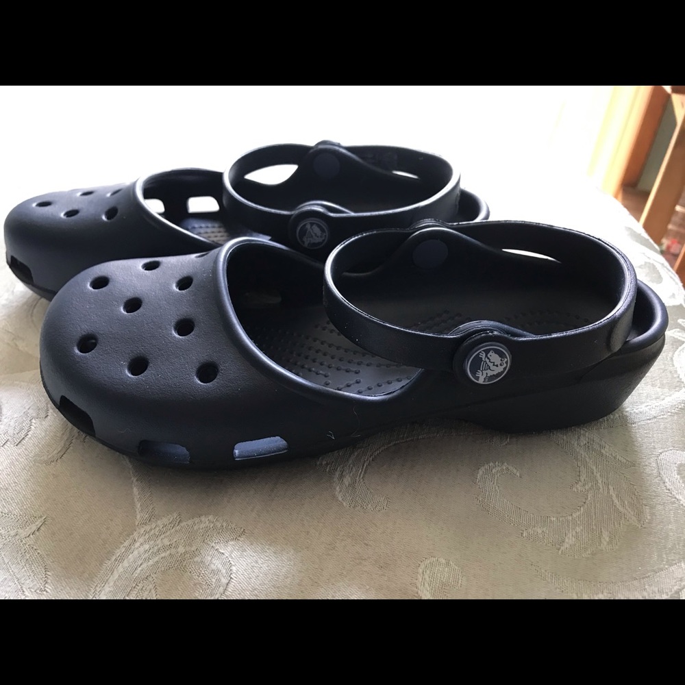 Women’s Crocs Classic Clog navy size 7 NWOT